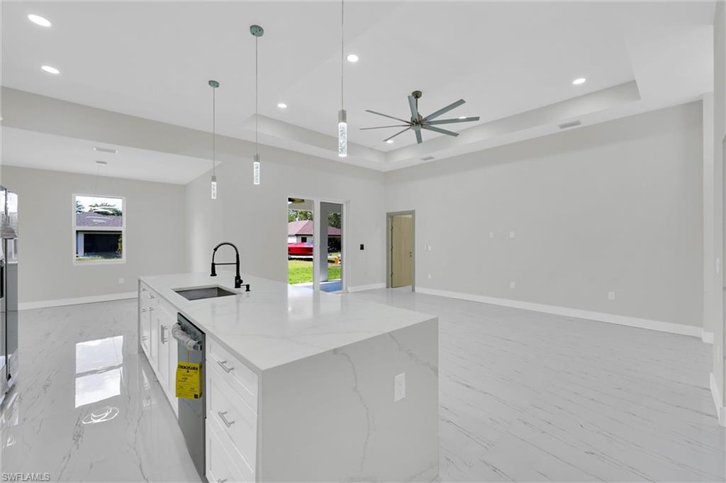 2807 40th St W Property Photo 9