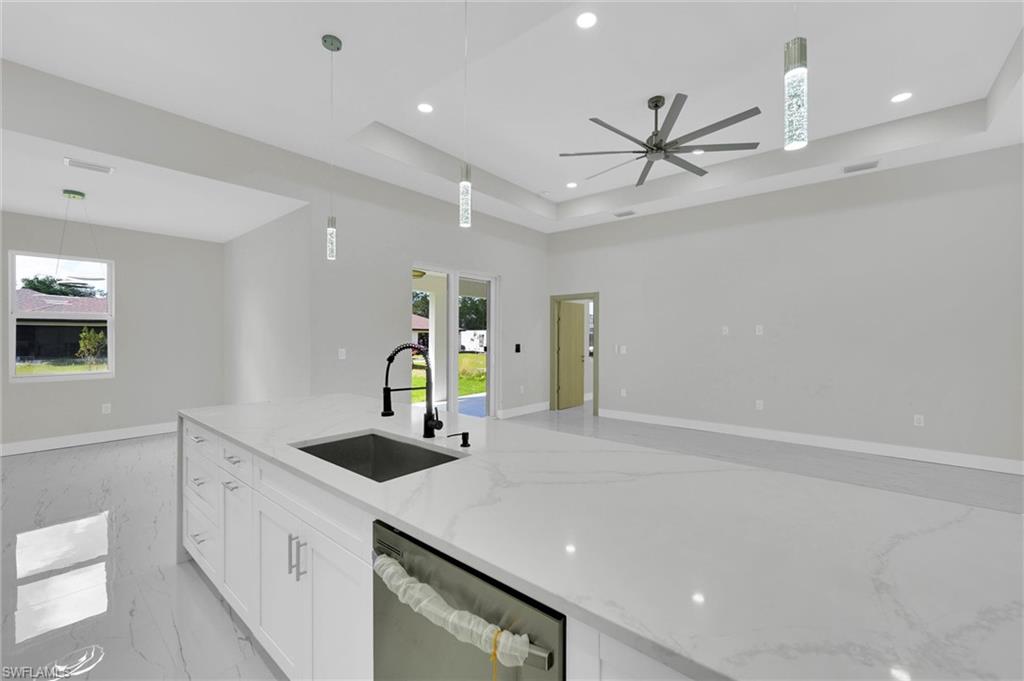 2807 40th St W Property Photo 10