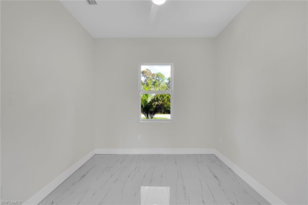 2807 40th St W Property Photo 14