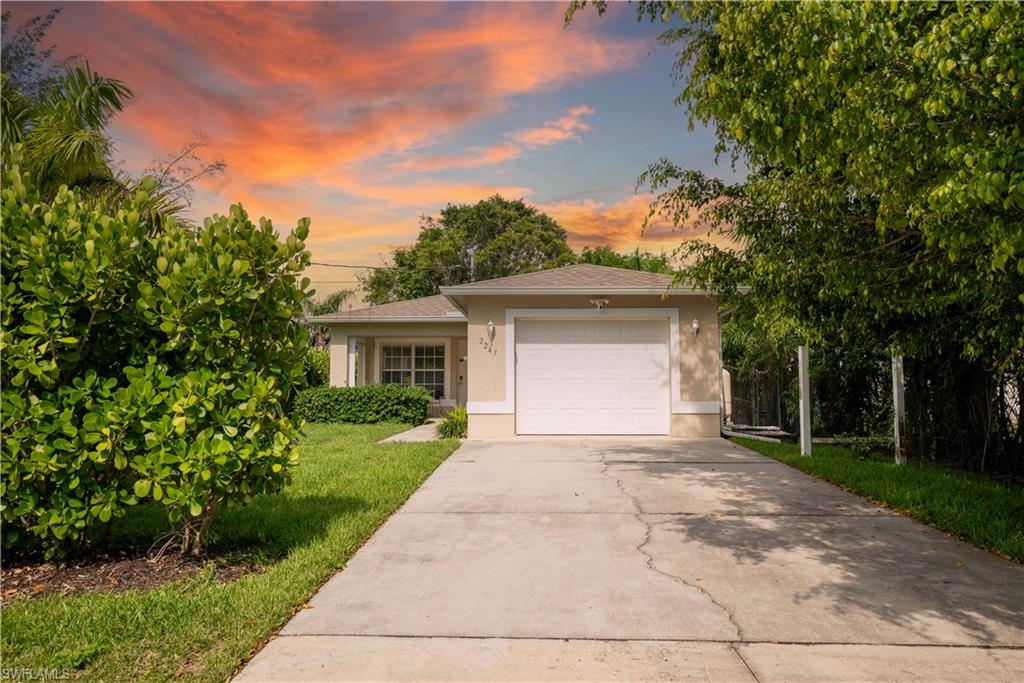 2247 Pineland Ave Property Photo
