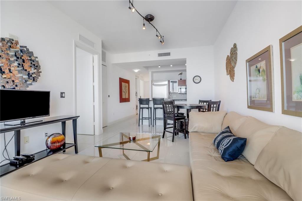 3000 Oasis Grand Blvd Property Photo 14
