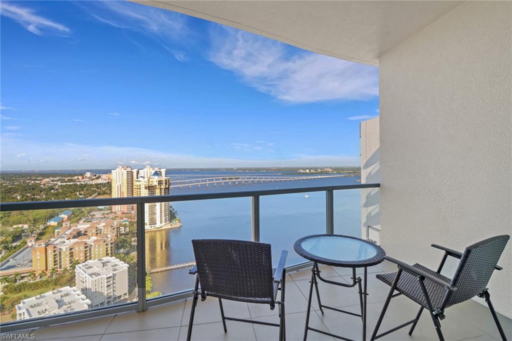 3000 Oasis Grand Blvd Property Photo 26
