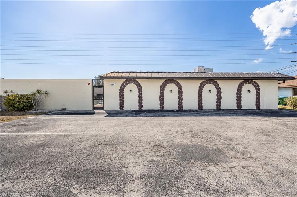 4514 Santa Barbara Blvd 5 Property Photo 3