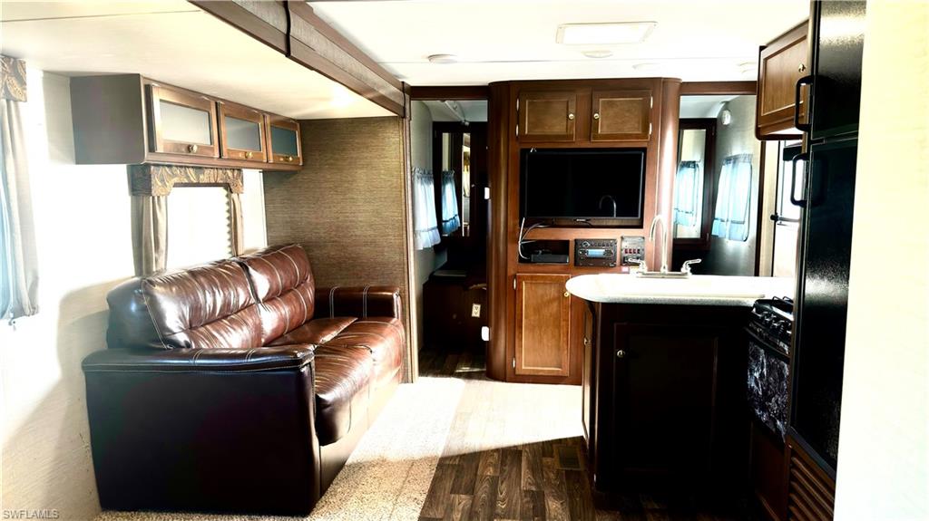 11102 Stardust Dr Property Photo 4