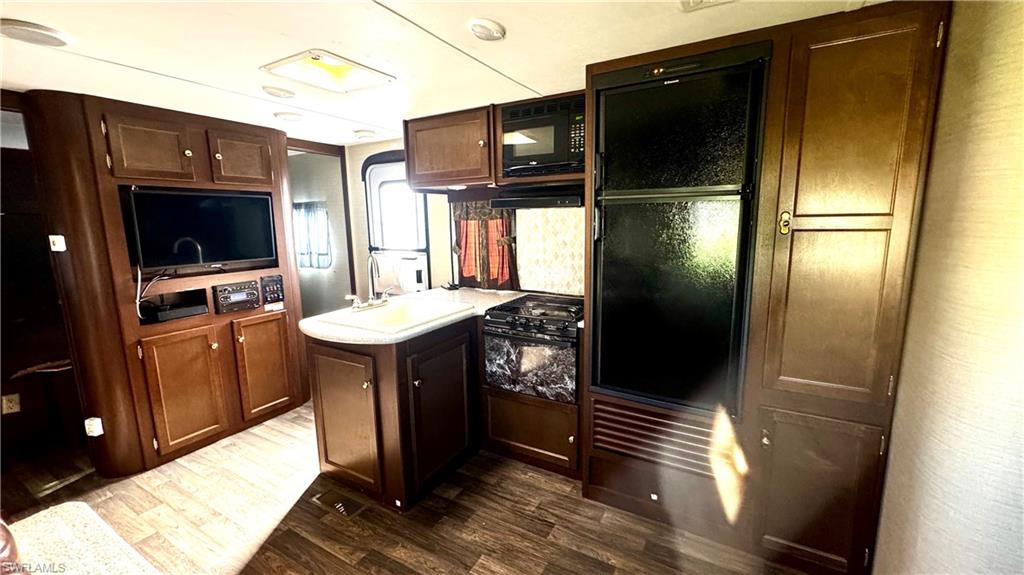 11102 Stardust Dr Property Photo 5