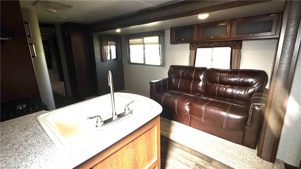 11102 Stardust Dr Property Photo 6