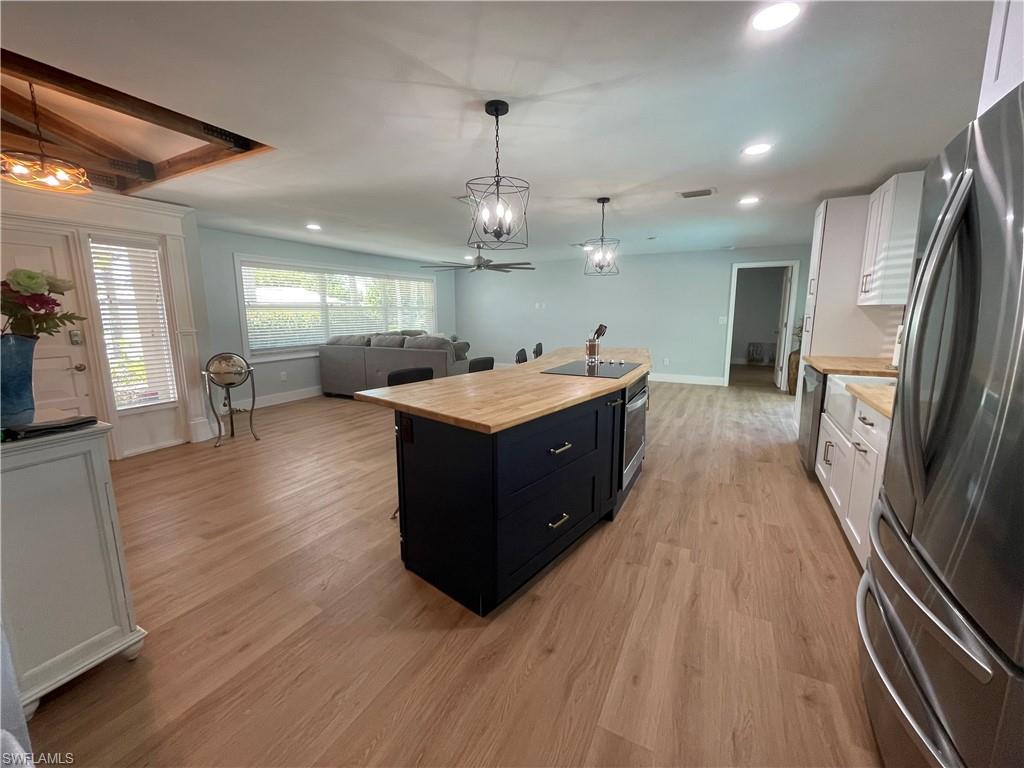 1057 Bayshore Ave Property Photo 5