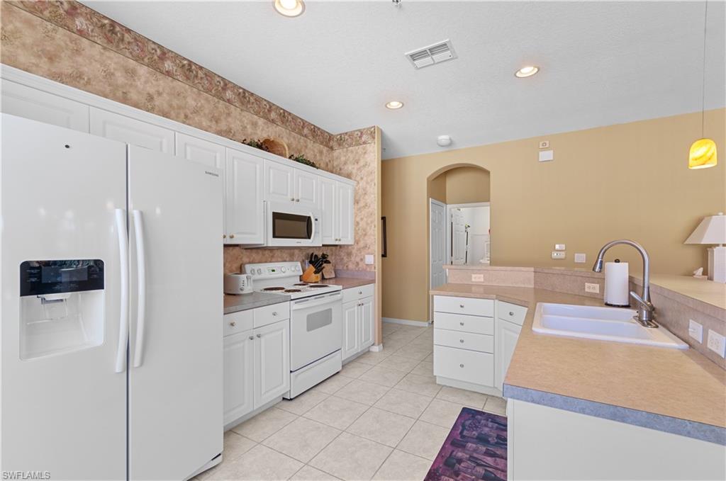 4834 Hampshire Ct # 207 Property Photo 11