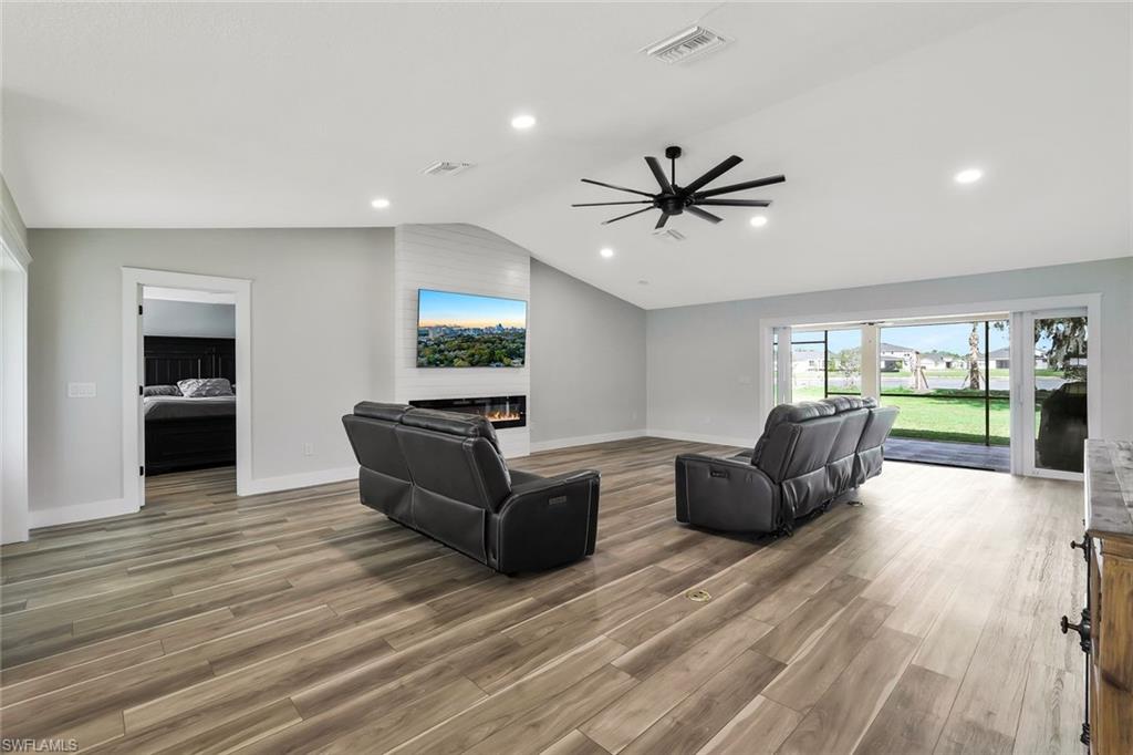 17060 Cypress Creek Dr Property Photo 4