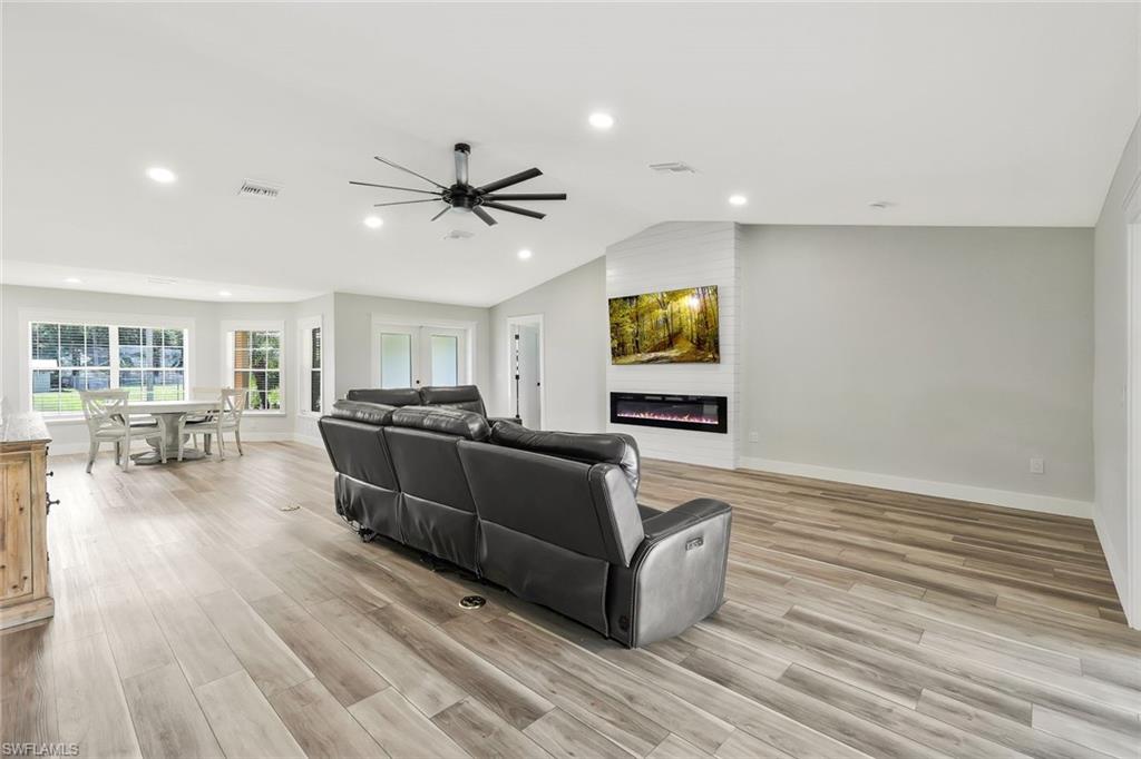 17060 Cypress Creek Dr Property Photo 5