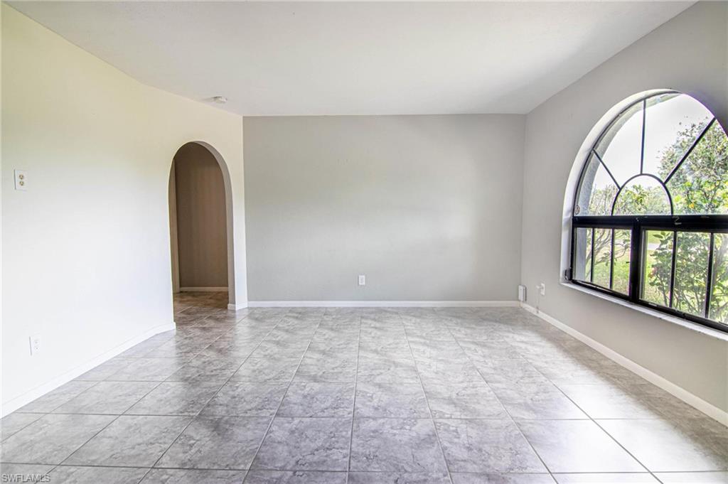 485 Labree Ave S Property Photo 4