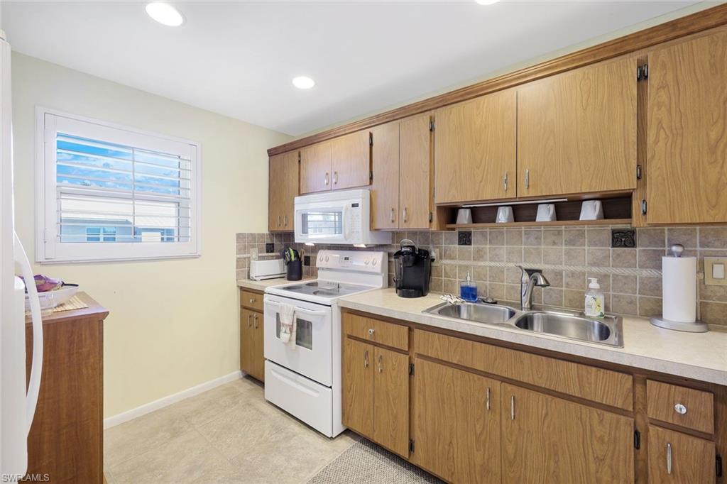 169 S Collier Blvd # H204 Property Photo 9