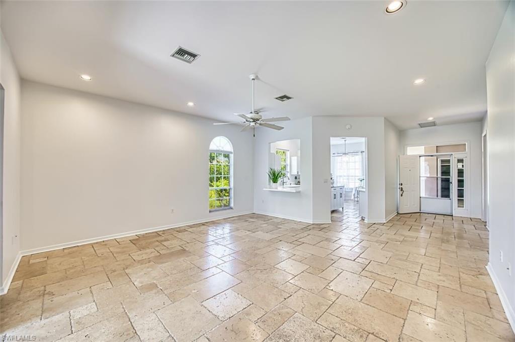 5482 Peppertree Dr Property Photo 8