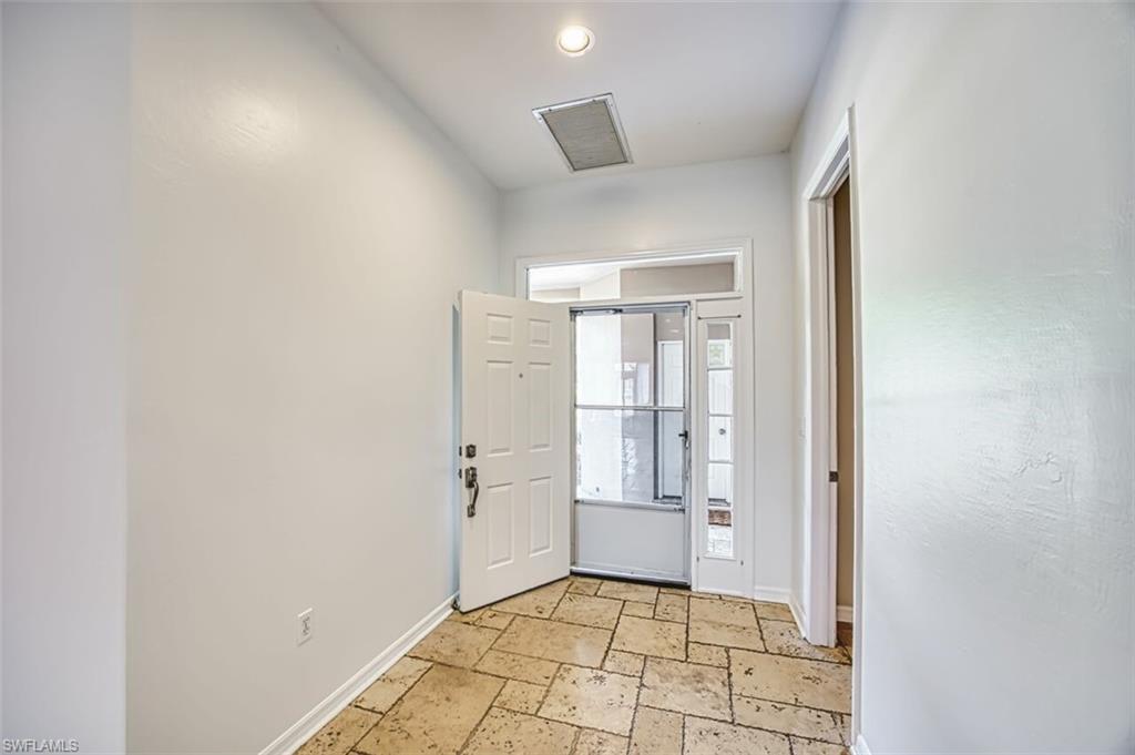 5482 Peppertree Dr Property Photo 9