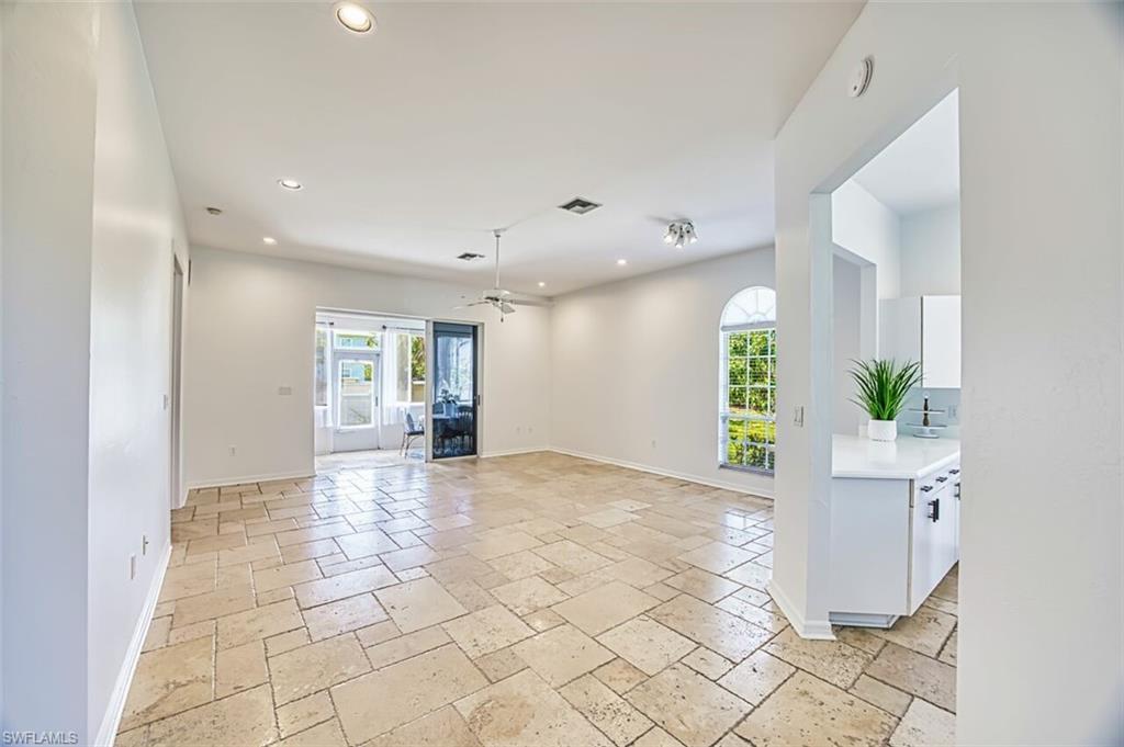 5482 Peppertree Dr Property Photo 10