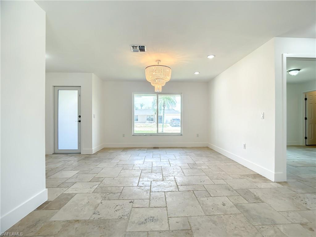 6049 Perthshire Ln Property Photo 7