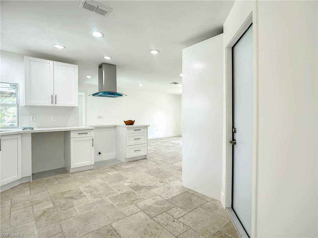 6049 Perthshire Ln Property Photo 9