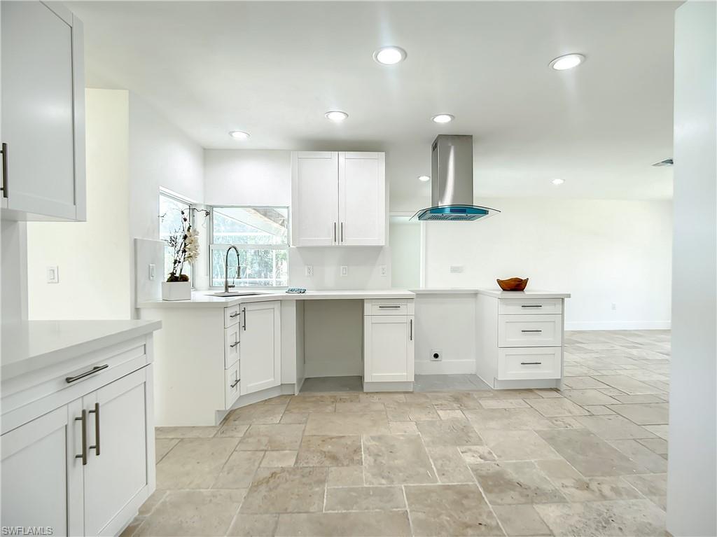 6049 Perthshire Ln Property Photo 10