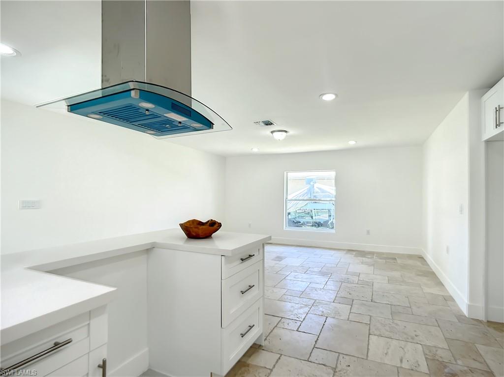 6049 Perthshire Ln Property Photo 13