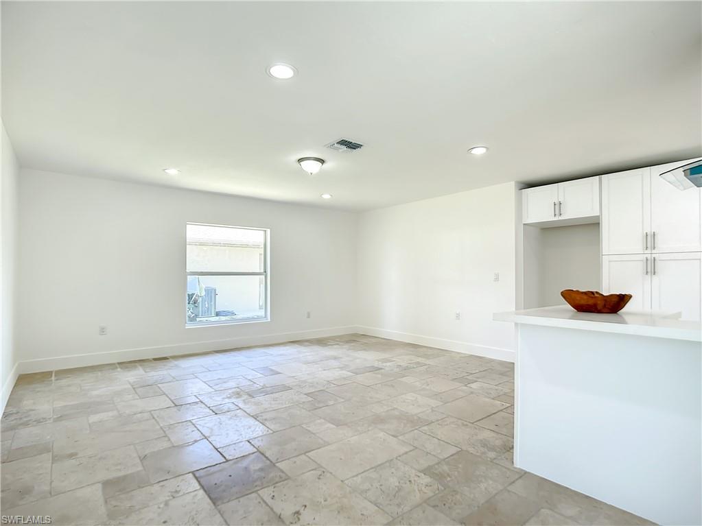 6049 Perthshire Ln Property Photo 15