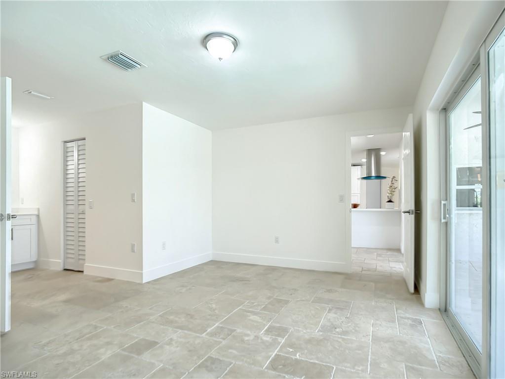 6049 Perthshire Ln Property Photo 16