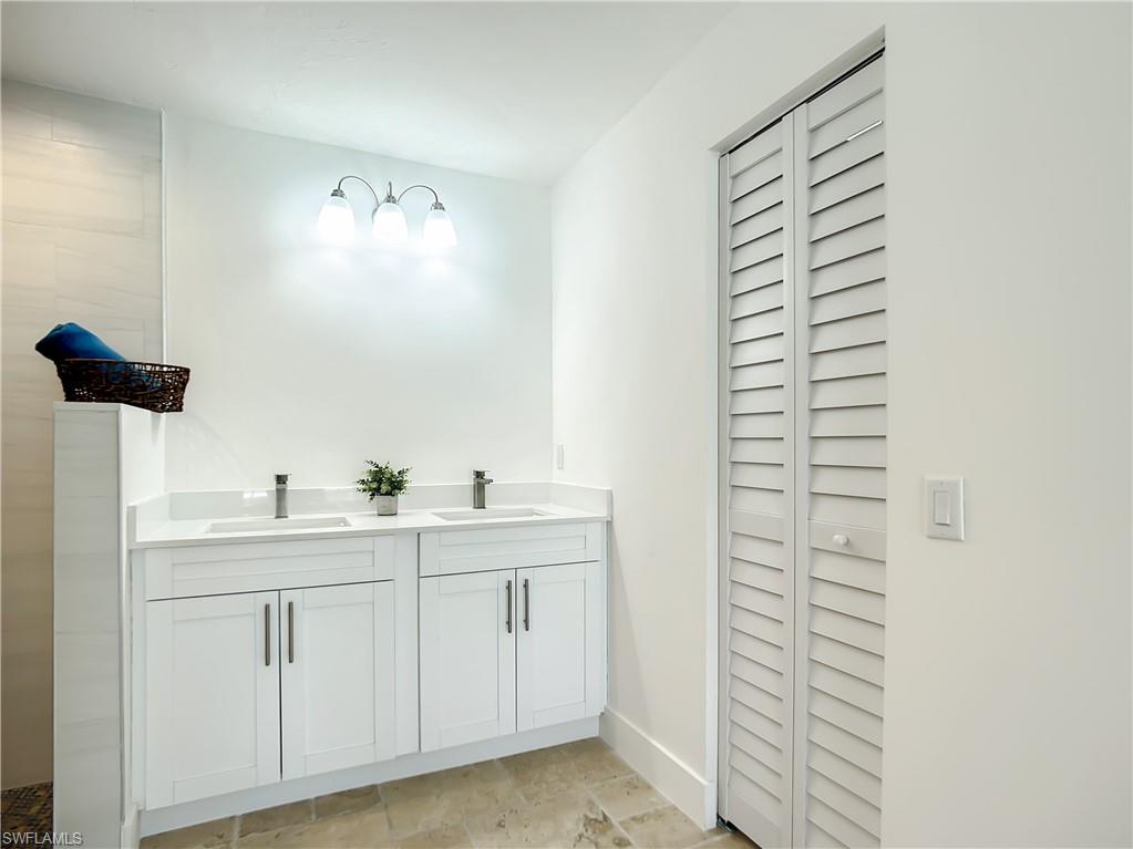 6049 Perthshire Ln Property Photo 18