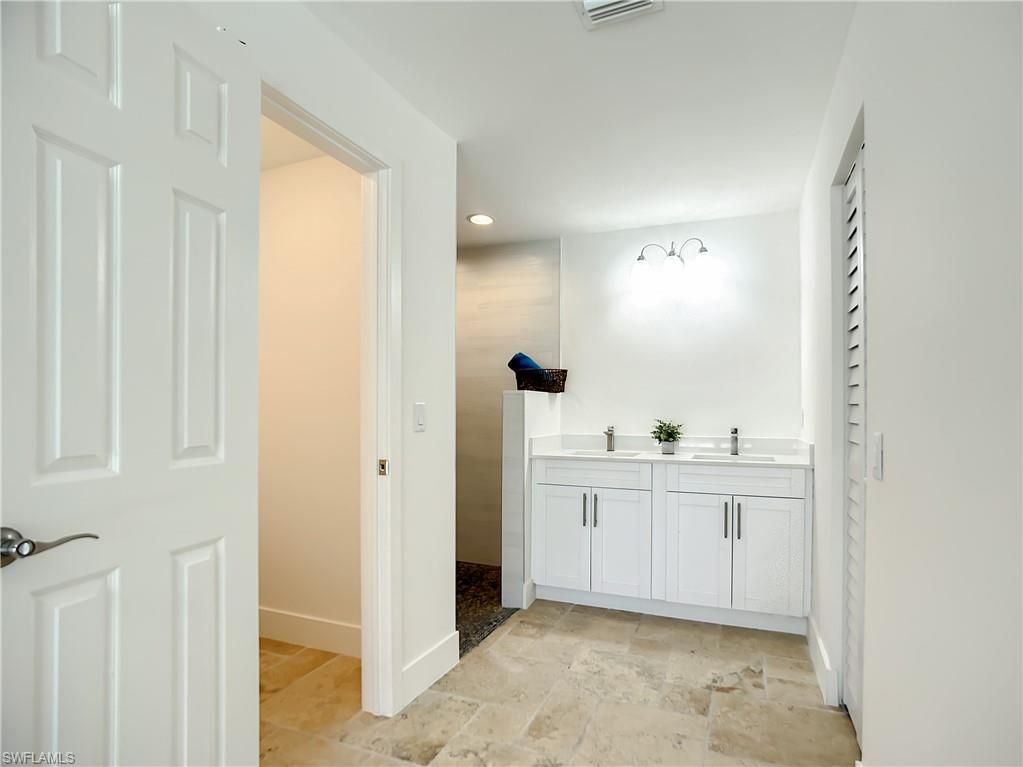 6049 Perthshire Ln Property Photo 19