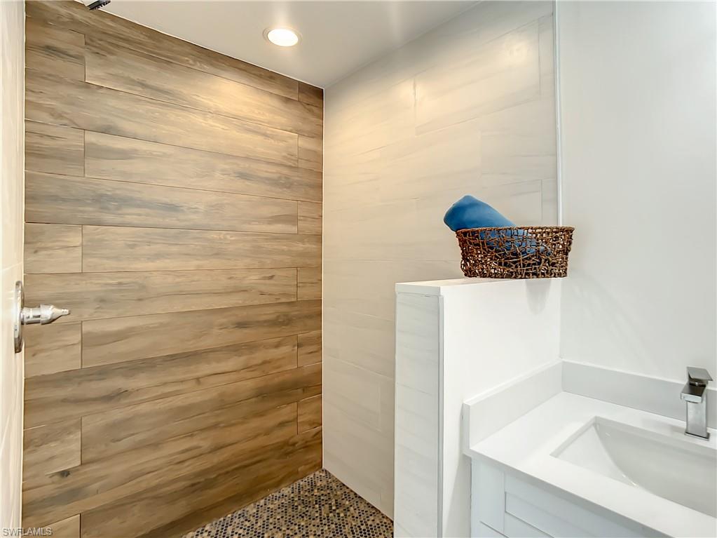 6049 Perthshire Ln Property Photo 20