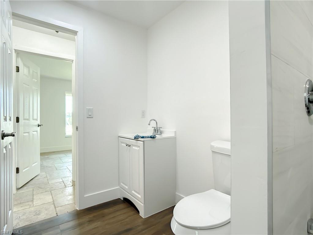 6049 Perthshire Ln Property Photo 24