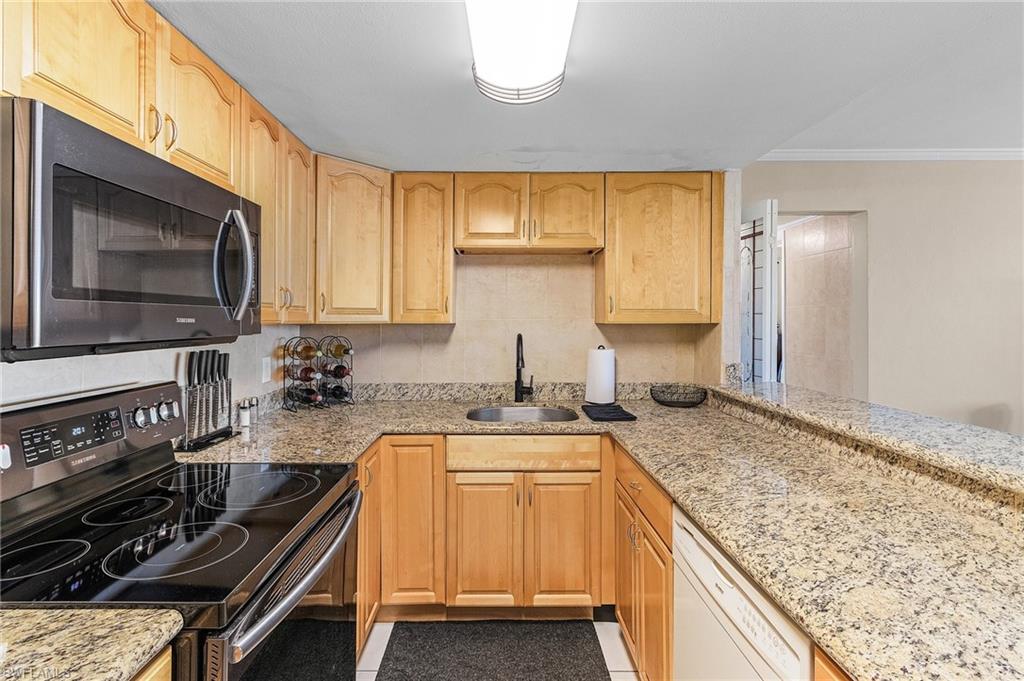 1900 Clifford St # 403 Property Photo 5