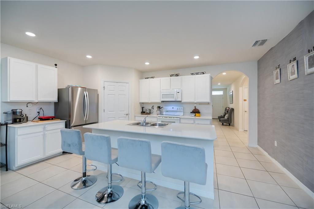 3318 Acapulco Cir Property Photo 2