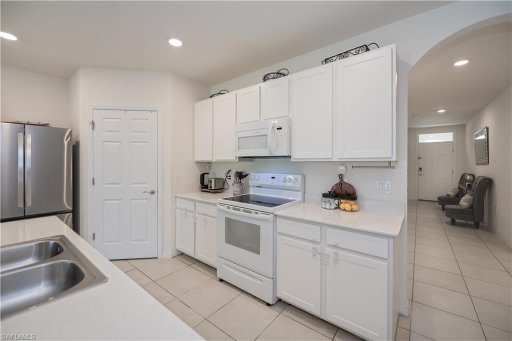 3318 Acapulco Cir Property Photo 8