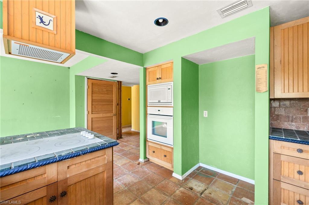 1866 Ardsley Way Property Photo 10