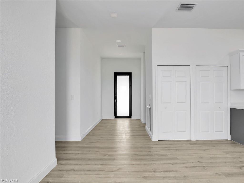 633 Cane St E Property Photo 4