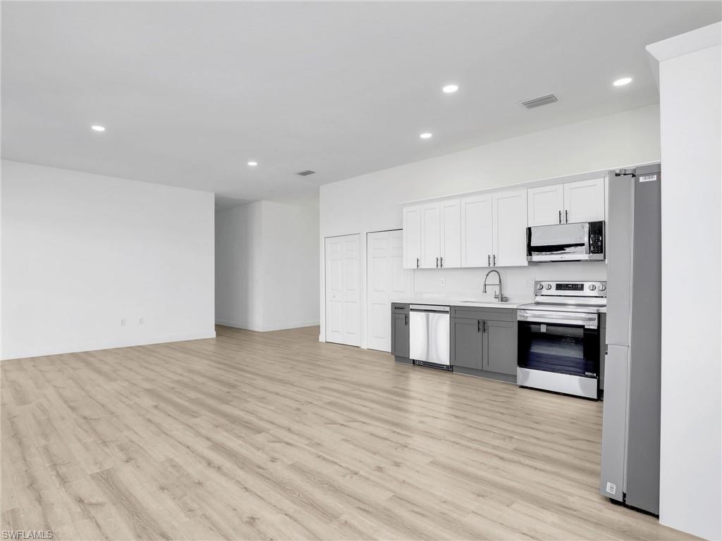 633 Cane St E Property Photo 8