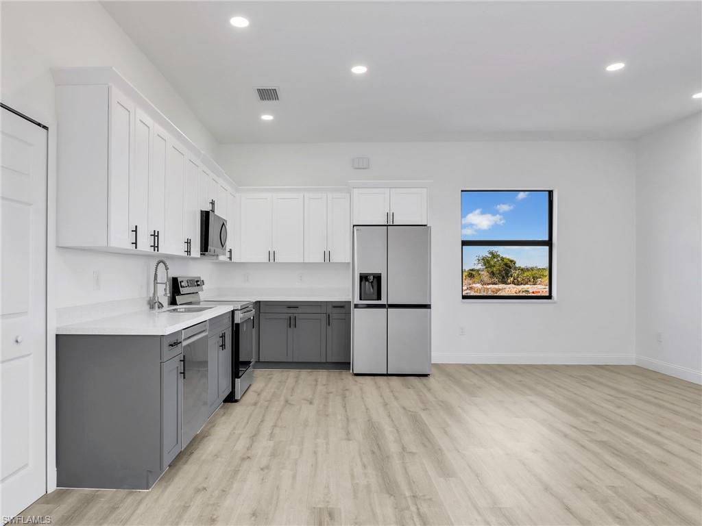 633 Cane St E Property Photo 11