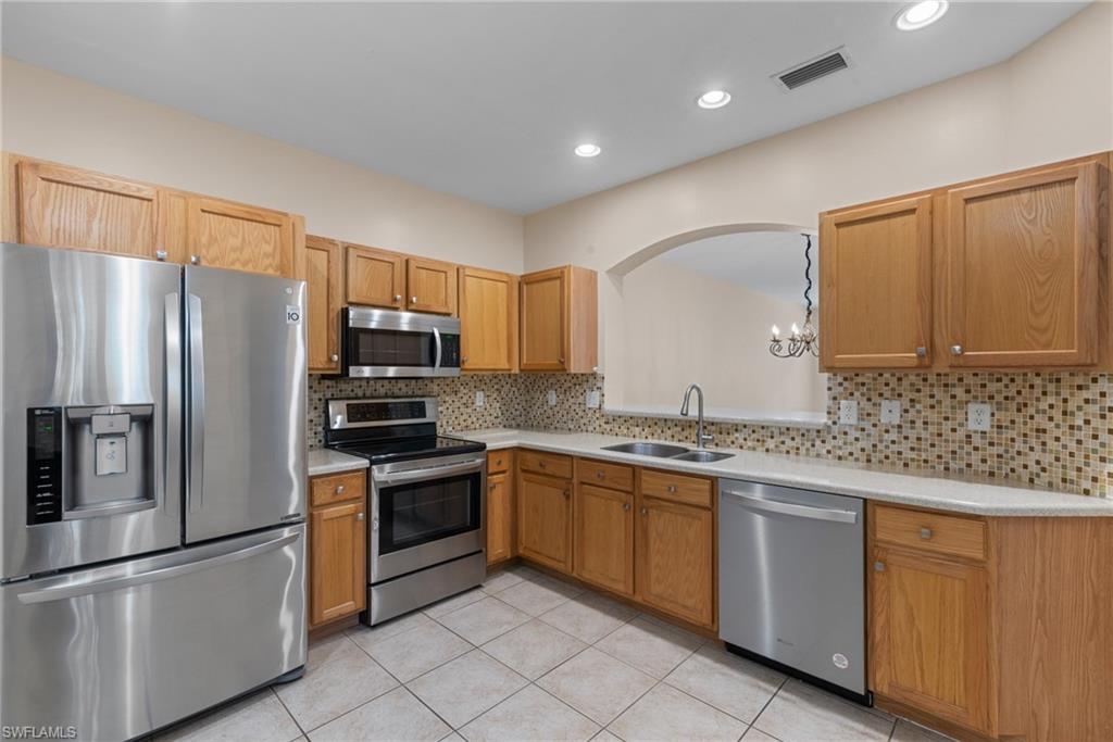 10033 Salina St Property Photo 2