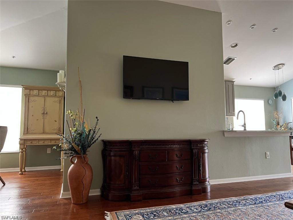 1405 Tiffany Ln # 1408 Property Photo 18
