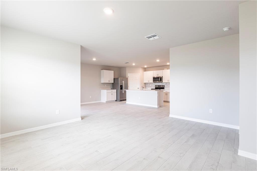 20241 Camino Torcido Loop Property Photo 4
