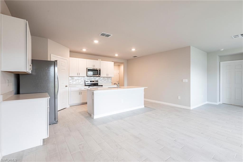 20241 Camino Torcido Loop Property Photo 7