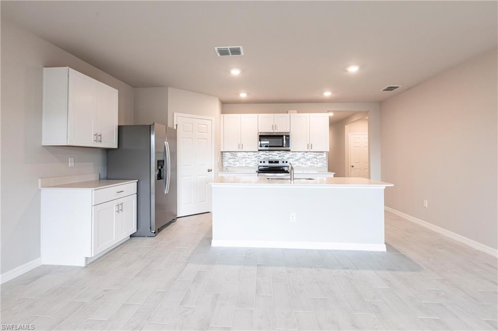 20241 Camino Torcido Loop Property Photo 8