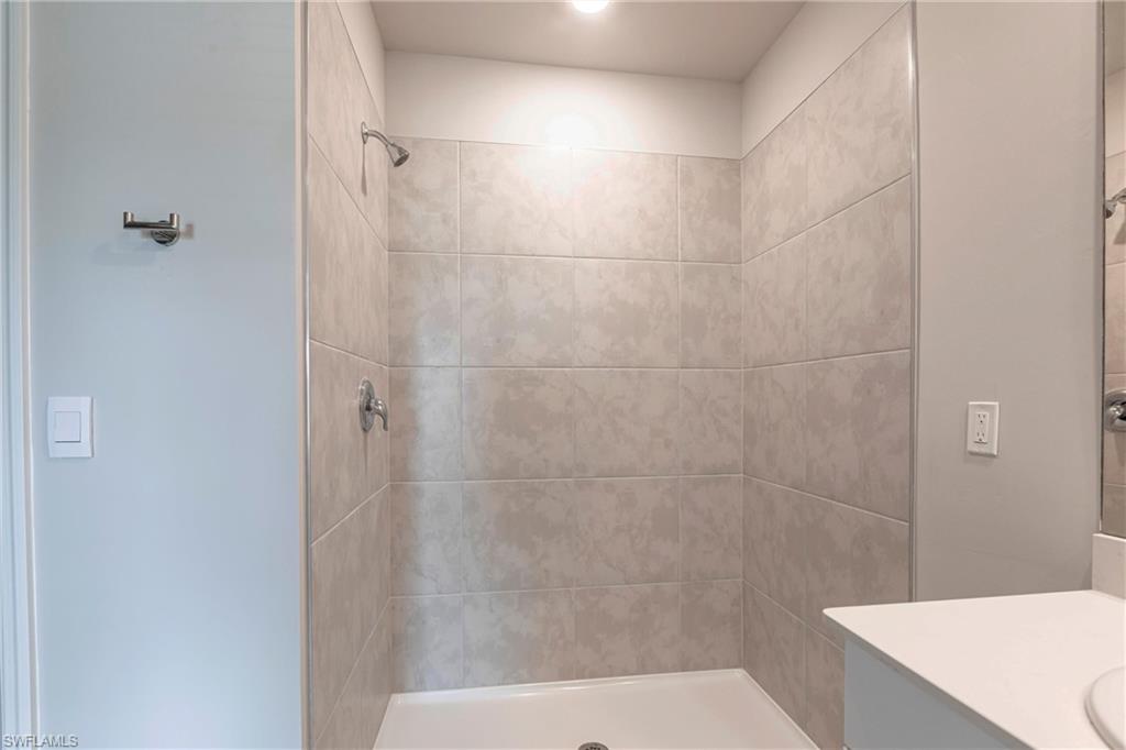 20241 Camino Torcido Loop Property Photo 18