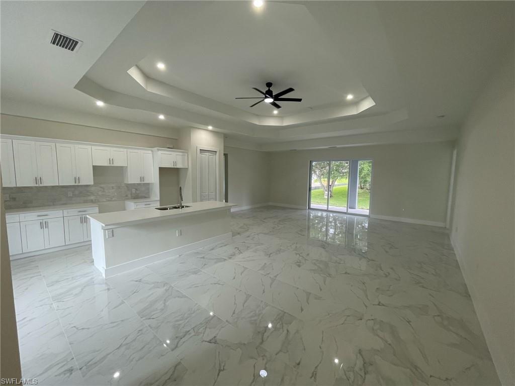 6124 Laurelwood Dr Property Photo 4