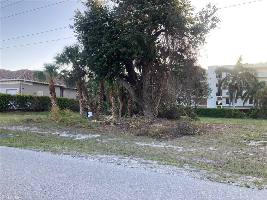 748 Seagrape Dr Property Photo 2