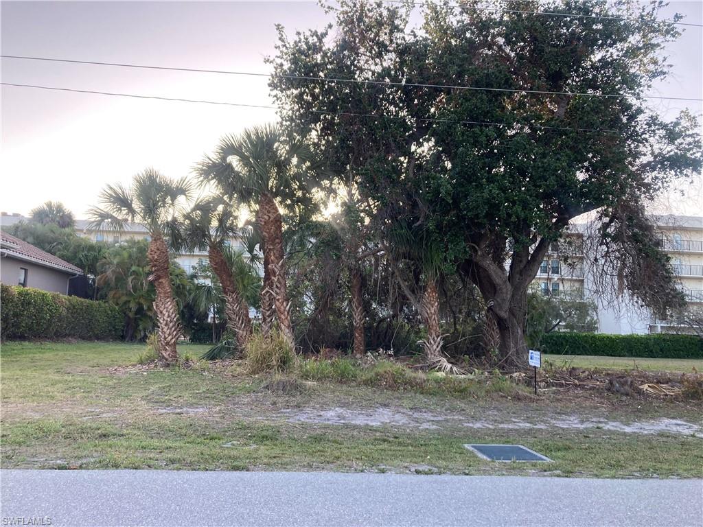 748 Seagrape Dr Property Photo 3