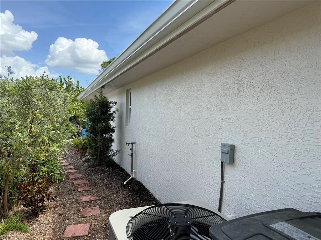 18249 Oak Rd Property Photo 3