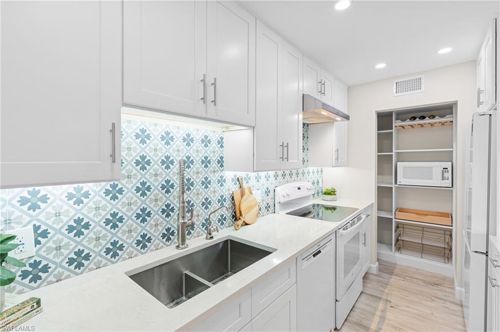 788 Park Shore Dr # F17 Property Photo 22