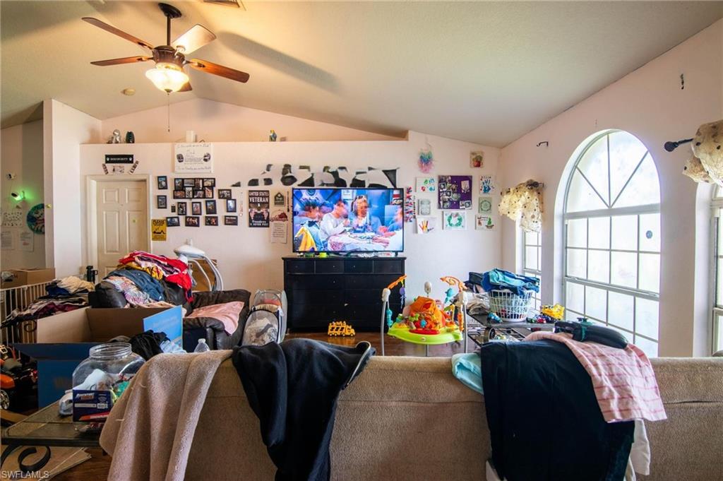 1412 Ne 1st St Property Photo 3