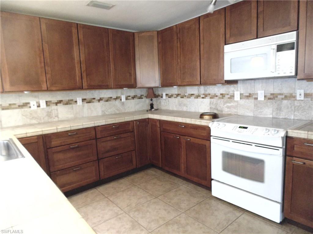18215 Iris Rd Property Photo 6