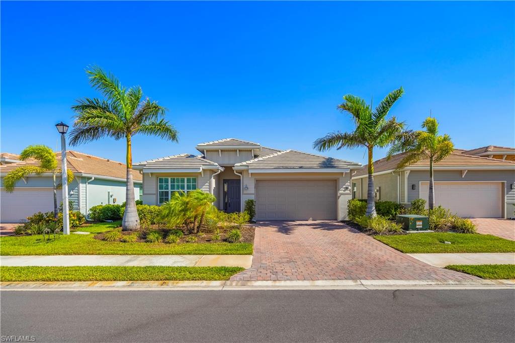 329 Deauville LOOP Property Photo 1